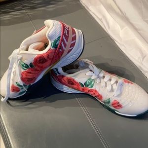 Adorable Fila Rose sneakers